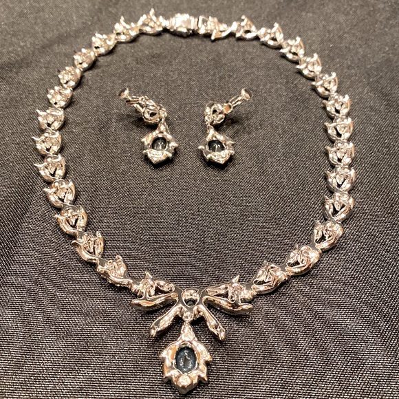A Set of Absolutely Stunning Simulated Diamond & Sapphire Necklace & Earrings - Picture 7 of 15